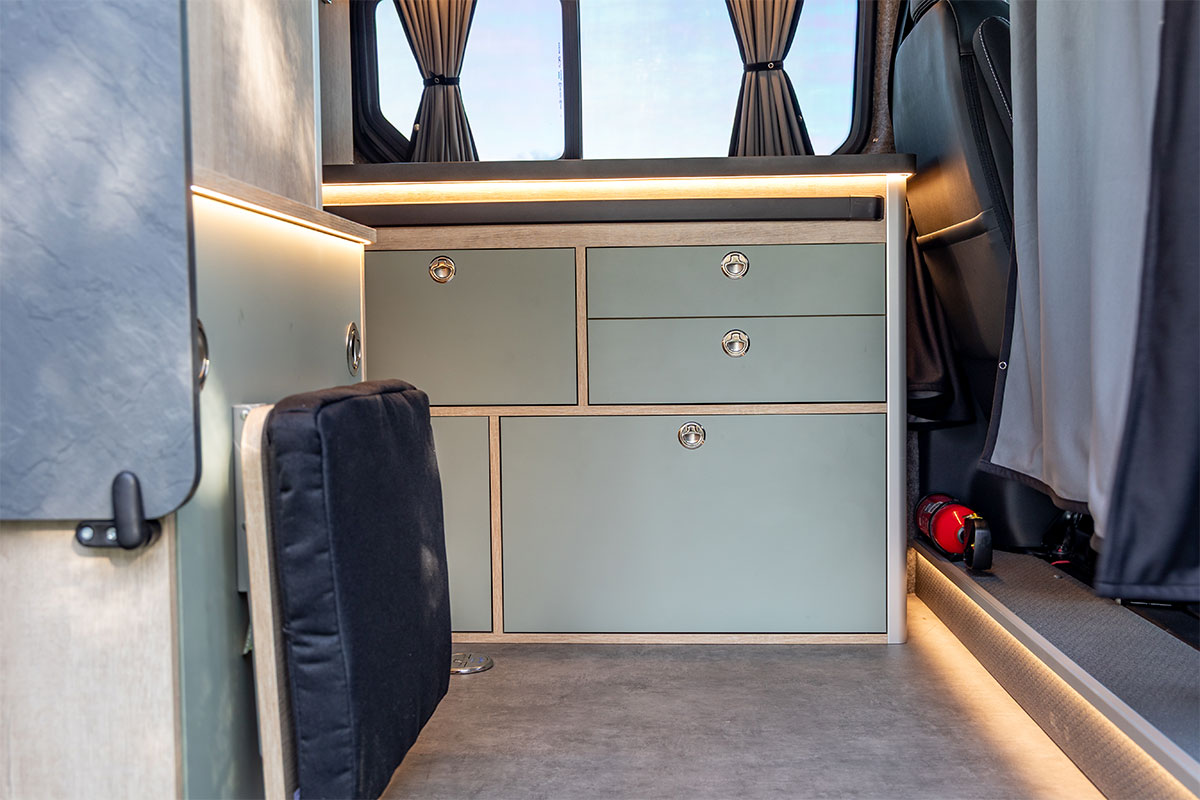 van-stylevan-mobilier-equinox.jpg