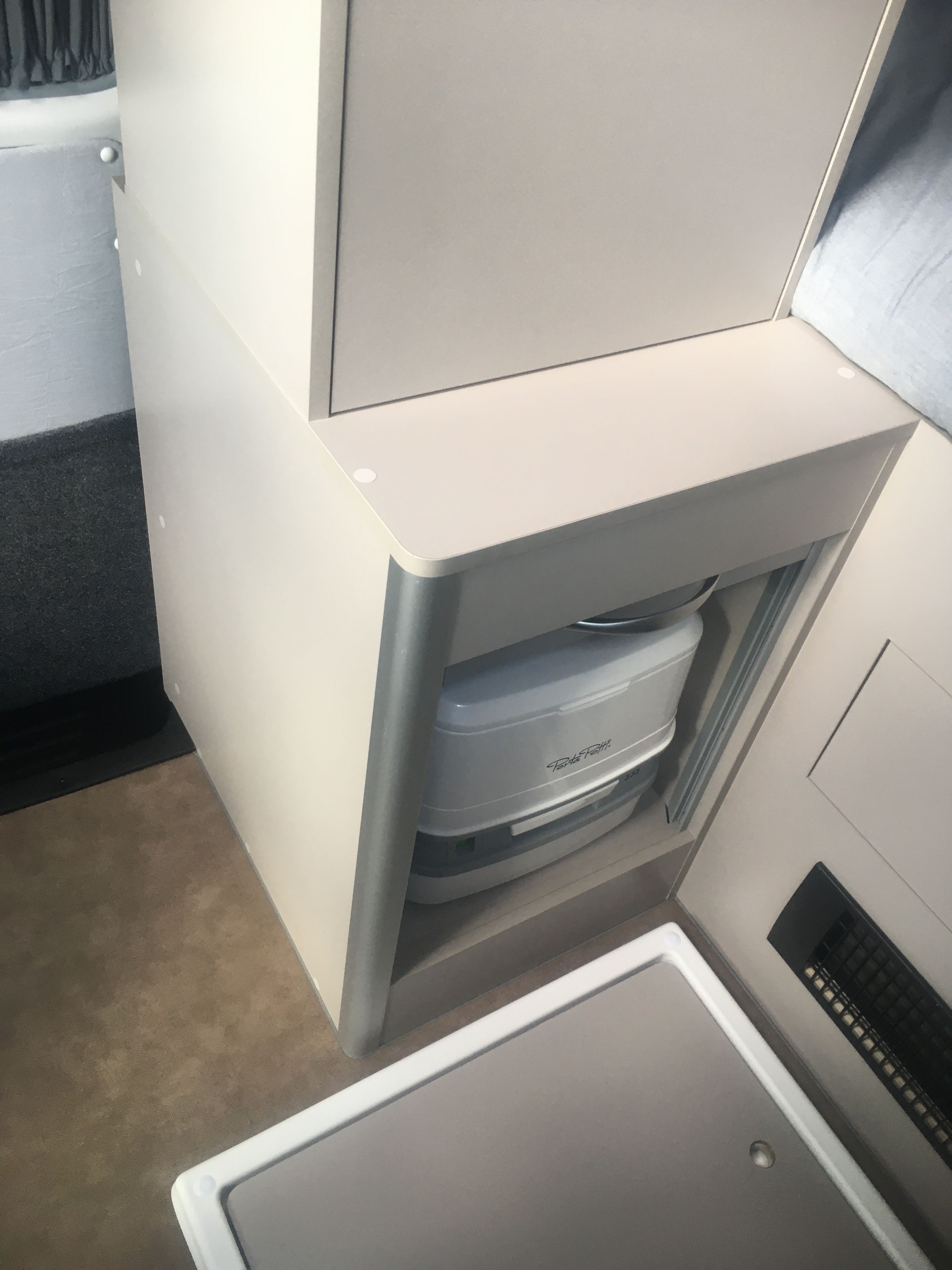 A été fait pour mettre dans ce meuble à rideau (pré-EXIF 1150 vues)